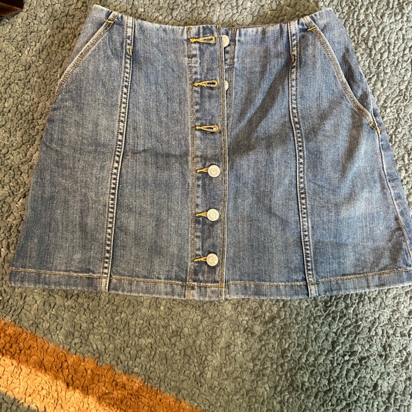 Aritzia button up Jean Skirt- Wilfred free worn once! Excellent condition - Picture 2 of 3